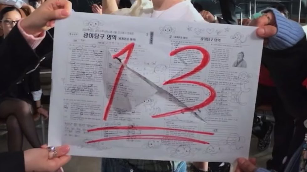 watasi486's tweet photo. 애들 시험지 상태만 봐도 캐해가 가능함

카리나- 문제 푼 흔적 빼곡함 (83점)
지젤- 깔끔백지 (but 100점)
윈터- 원숭이 그림 한가득 그려놓음, 문제 푼 흔적이 있긴 함 (but 13점)
닝닝- 니나풀어, 자전거그림그려놓음 (-3점) https://t.co/aieyzeXilQ