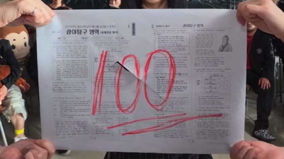 watasi486's tweet photo. 애들 시험지 상태만 봐도 캐해가 가능함

카리나- 문제 푼 흔적 빼곡함 (83점)
지젤- 깔끔백지 (but 100점)
윈터- 원숭이 그림 한가득 그려놓음, 문제 푼 흔적이 있긴 함 (but 13점)
닝닝- 니나풀어, 자전거그림그려놓음 (-3점) https://t.co/aieyzeXilQ