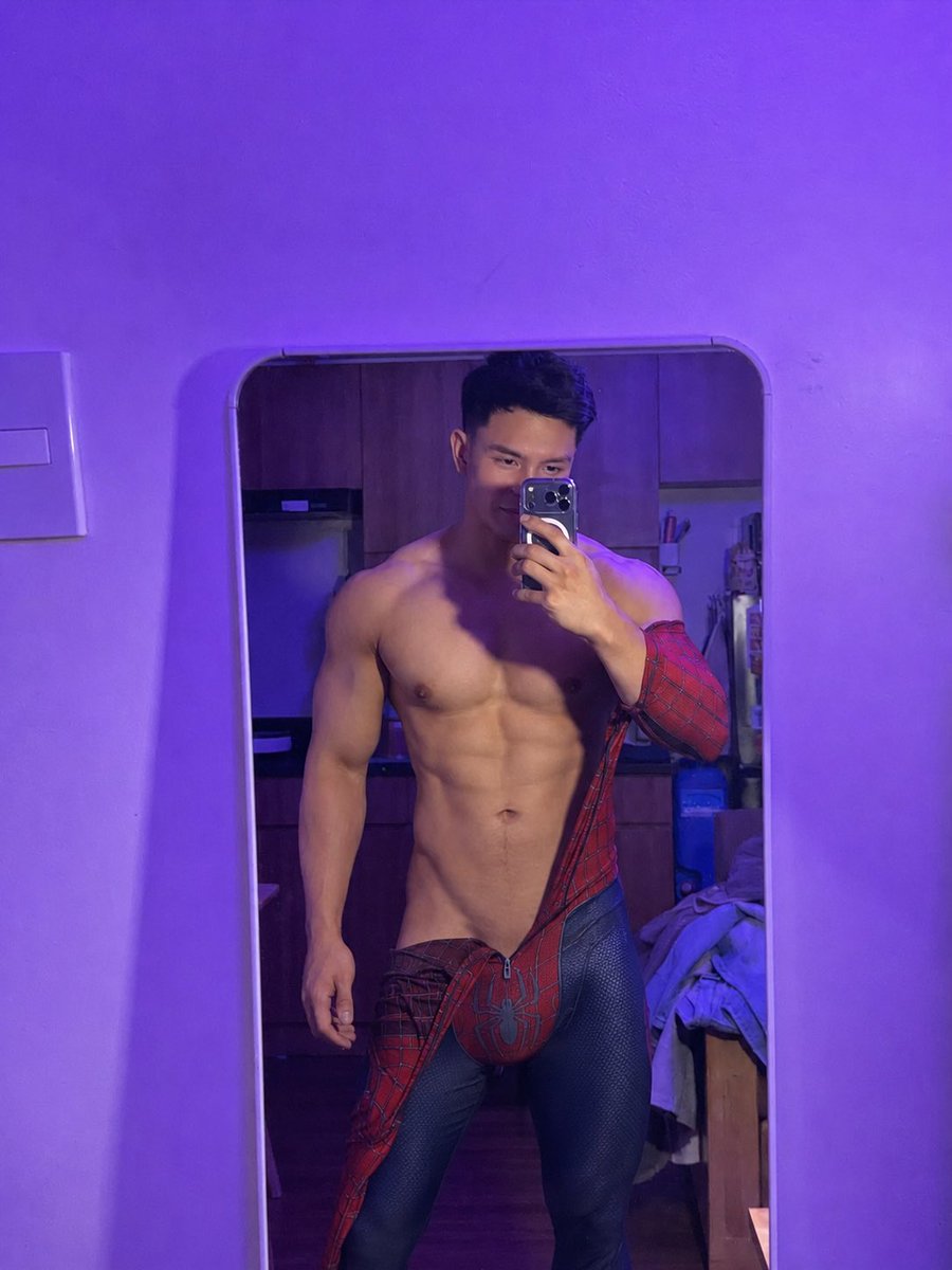 glhdkort's tweet photo. Half suit. Full snack.

https://t.co/E1fjLVfaqO https://t.co/qrtlyxphWU