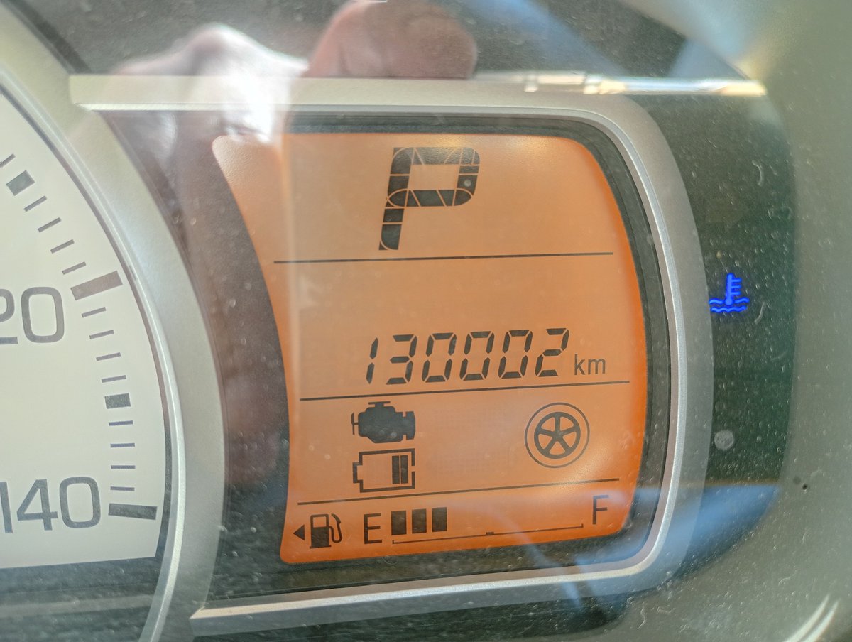 relax1202's tweet photo. 昨日は営業車スズキアルトのユーザー車検に行って来ました。
暑い中、働かれている検査員さんに頭が下がります。 https://t.co/gbzi5XE3LZ