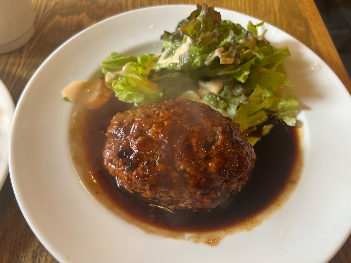 KeiTecPlanning's tweet photo. こんにちは☀️
夏休みまであと少し！

美味しいものを食べてエネルギーチャージ！ということで、お昼は東京事業所の近くのお店でハンバーグをいただきました🍽️

午後も頑張ります😊 https://t.co/QF6Nm8xKKV