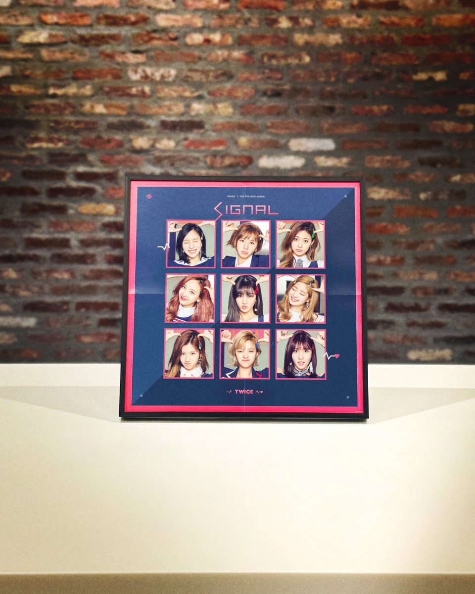 JYPETWICE_JAPAN's tweet photo. 💿TWICE BEST ALBUM『TWICE BEST ALBUM「#BEST 2015-2025」』

🎤TWICE LIVE DVD & Blu-ray 『TWICE <THIS IS FOR> WORLD TOUR IN JAPAN』

2026.08.26 2作品同時Release!

TWICE BEST ALBUM『TWICE BEST ALBUM「#BEST 2015-2025」』
韓国作品ジャケット柄LPサイズ（315mm×315mm）折り畳みポスター（1枚封入 / 全18種ランダム）
- 4th Mini Album 『SIGNAL』 -
- 1st Full Album 『twicetagram』 -
- 5th Mini Album 『What is Love?』 -

https://t.co/Ti9xVqYMbo

#TWICE #BEST_TWICE
#TWICE_THISISFOR_WORLD_TOUR