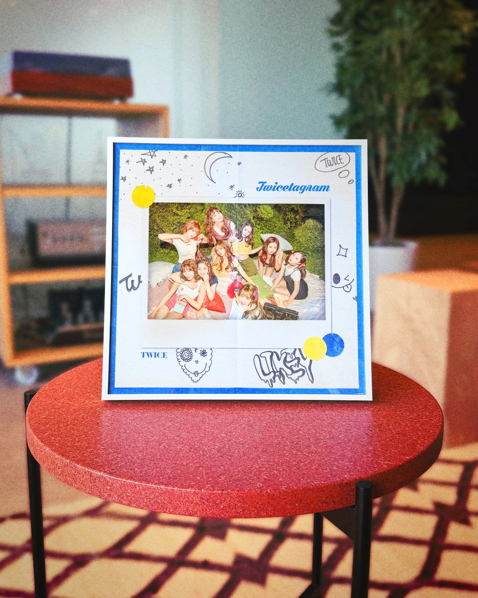 JYPETWICE_JAPAN's tweet photo. 💿TWICE BEST ALBUM『TWICE BEST ALBUM「#BEST 2015-2025」』

🎤TWICE LIVE DVD & Blu-ray 『TWICE <THIS IS FOR> WORLD TOUR IN JAPAN』

2026.08.26 2作品同時Release!

TWICE BEST ALBUM『TWICE BEST ALBUM「#BEST 2015-2025」』
韓国作品ジャケット柄LPサイズ（315mm×315mm）折り畳みポスター（1枚封入 / 全18種ランダム）
- 4th Mini Album 『SIGNAL』 -
- 1st Full Album 『twicetagram』 -
- 5th Mini Album 『What is Love?』 -

https://t.co/Ti9xVqYMbo

#TWICE #BEST_TWICE
#TWICE_THISISFOR_WORLD_TOUR