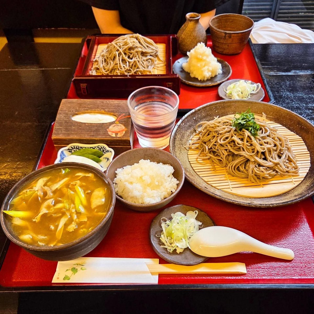 jgcandsfc's tweet photo. 最近ハマってる #蕎麦屋 さんでお昼。
オレはカレーつけせいろセット、ウチのはおろしせいろ。
#蕎麦 #手打ち蕎麦 https://t.co/ZKsiAKSvp5