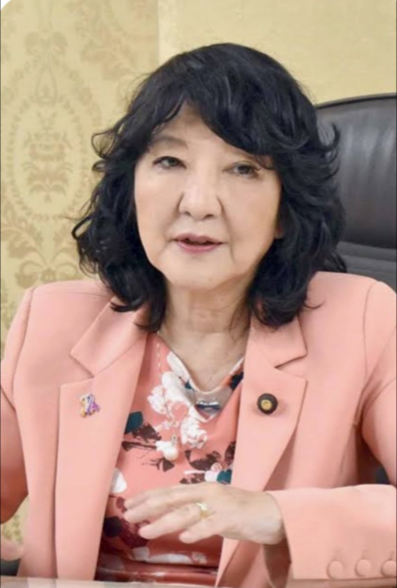 sxzBST's tweet photo. 石破茂や小渕優子ら「財源が確保できない」と消費税減税に反対する議員の声を聞いた片山財務大臣は鼻で笑って

「年間4.8兆円なんて大したことないわよ。なぜならば昨年度だって税収5兆円上振れしている。維新に頼んだら歳出改革なんて簡単にやってくれる。 財源を確保することなどそんなに難しいことではない」

さすが大蔵省のエース、頼もしい！