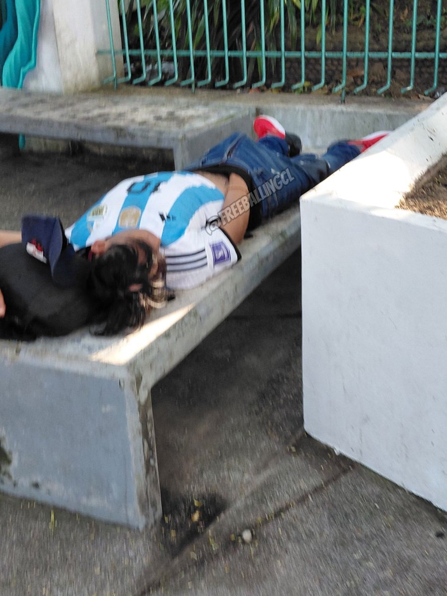 freeballingcl's tweet photo. Aporte de un seguidor
Como buen macho durmiendo a verga parada 🤤🍆 https://t.co/TkUVUD51cy