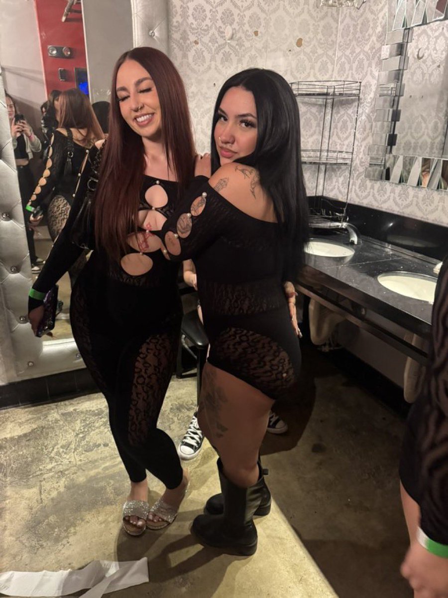 xydizlee's tweet photo. My best friend is in town. You know who

femdom, sissy diapers, crossdressing, humiliation, cuck, forced bi, joi, cei, ass worship, sph, findom, sessions, cuckold https://t.co/lfzpCd1oYe