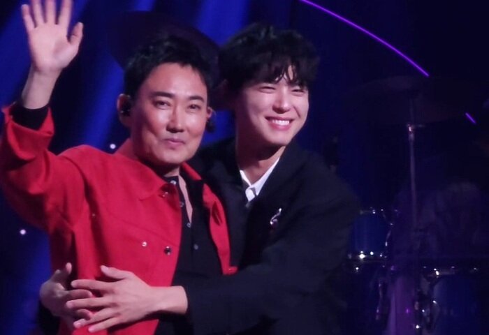 kurobogome's tweet photo. 【ボゴミnews8/4】

先週、コンサートに
サプライズ出演したボゴミ🥰

歌手イ・スンチョルさんがインスタでコメント
「毎回喜んできてくれる　＃パクボゴム　に感謝🥹」

📝KBSの今朝のNEWSにも、サプライズ出演の話が登場しましたよ☺️😊😉

詳細＞＞https://t.co/I0akaJCa1C https://t.co/JZfglrPKq7