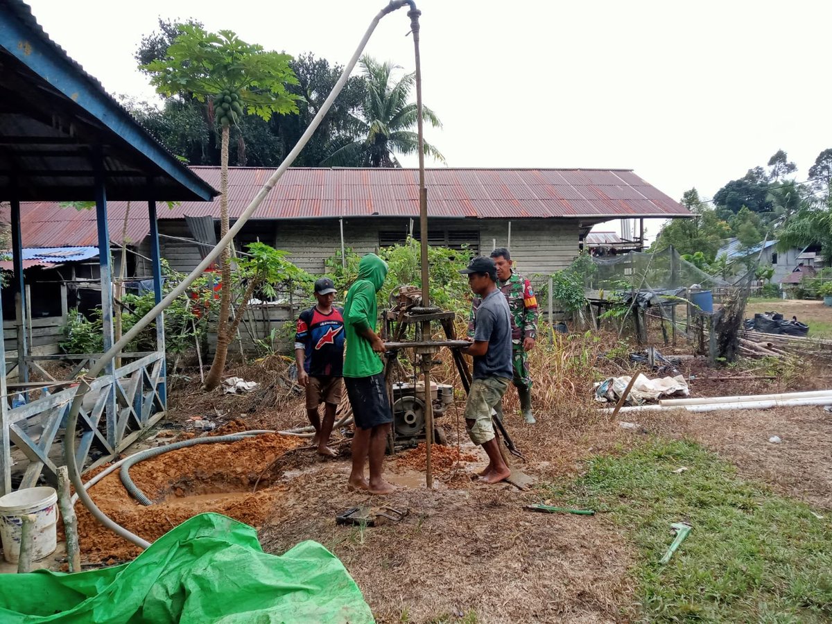 KodimSintang's tweet photo. Kodim 1205/Sintang Lanjutkan Pembuatan Sumur Bor, Sasaran Kelima Karya Bakti Skala Besar Kodam XII/Tanjungpura https://t.co/48LbgWXRai