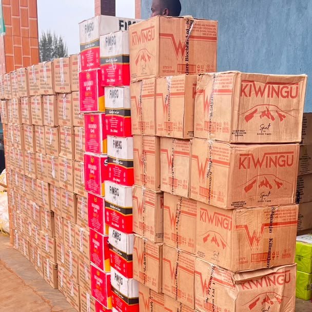 ChallUmurerwa's tweet photo. Aka karere ka Gatsibo se ko ndimo kubona na Kiwingu katayirebeye izuba 😂😂😂 byose bayoje uruuho bajya kumena hhh https://t.co/pxxAVGQnld