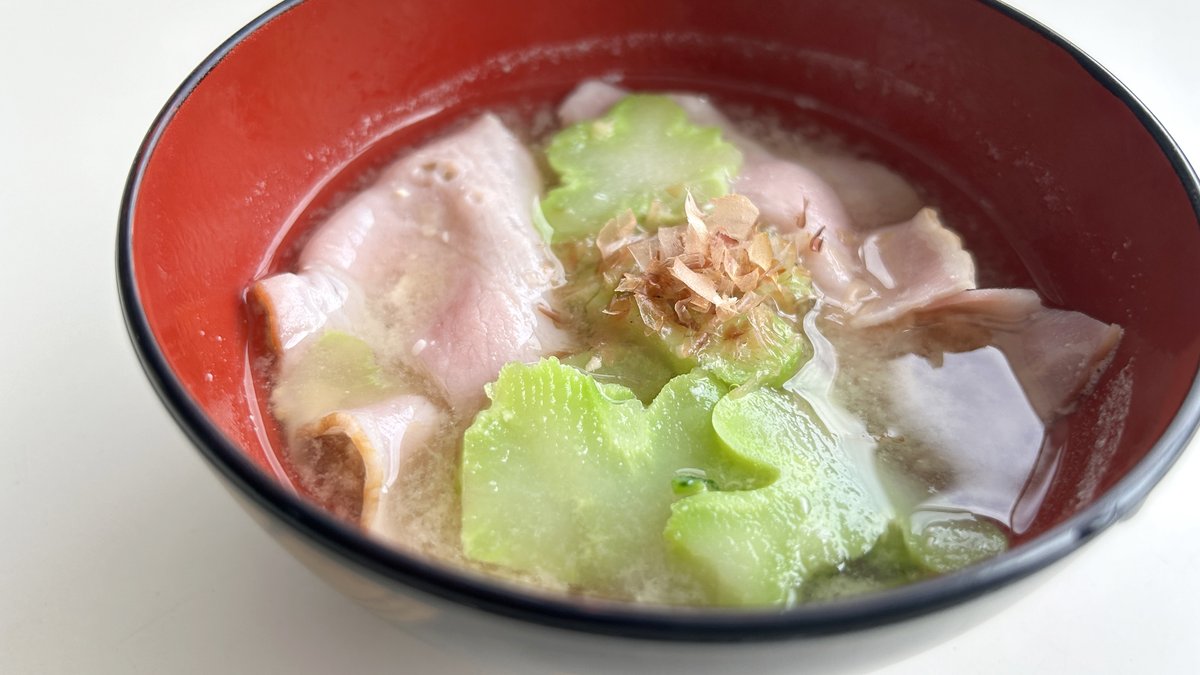 yasuifarm's tweet photo. Q. 味噌汁にブロッコリーはアリですか？

A. まずはブロッコリーのことを気にかけてくださってありがとうございます

答えは「YESブロッコリー（アリッコリー）」です

ブロッコリーにはうま味成分で知られるグルタミン酸が含まれているため、お味噌汁とも相性GOODにてオッケーブロッコリーです

うま味の相乗効果を狙って、ベーコン（イノシン酸）を相棒に味噌汁とすると、よりオッケーブロッコリーすることもできます

ご参考になりましたら幸いです
今後ともブロッコリーをどうぞよろしくお願いいたします