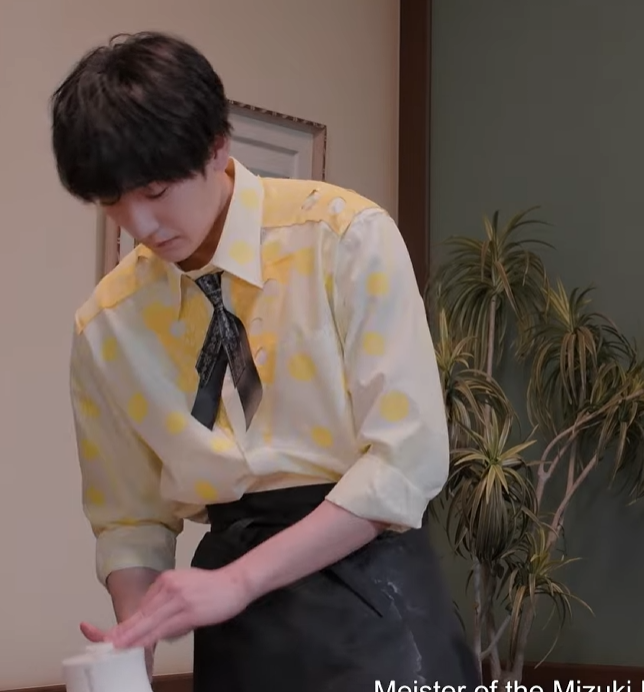 Uynumeotp's tweet photo. THIS CHEESE SHIRT HJFGH https://t.co/9jbOXYiFeV
