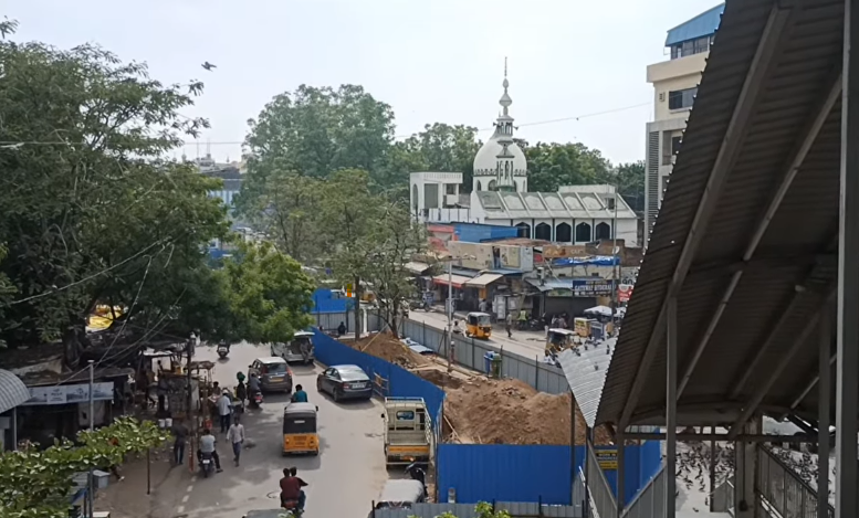 hydinfra's tweet photo. #Nampallystation #Progressupdate 🚧
Major portion of Nampally Railway Station's Main Terminal Building has been demolished as part of the ₹309 crore redevelopment
Work on the Metro connectivity skywalk has also begun
📷 : desideccan/vkpsinfra hub https://t.co/SoBQdQWyK3
