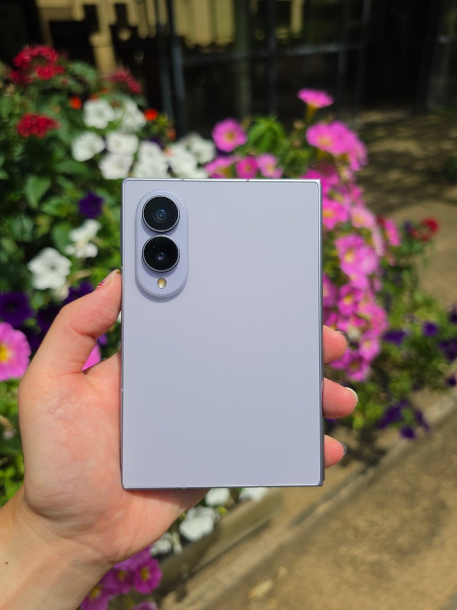 Snapdragon_JPN's tweet photo. ✨ついに本日発売！✨

#GalaxyZFold8Ultra #GalaxyZFold8 #GalaxyZFlip8 
最新の折りたたみシリーズには
#Snapdragon 8 Elite Gen 5 for Galaxyが が搭載📱
 
パワフルな性能で、毎日がさらに快適に。
是非、お楽しみください🐉 https://t.co/c2zLMSzzaf