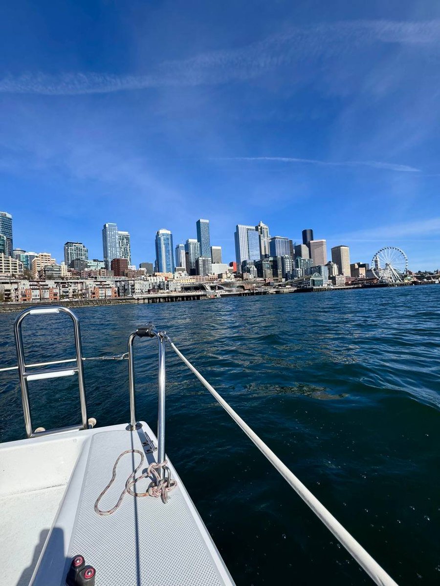 Judcsxowe's tweet photo. There’s something magical about seeing snow-capped Mount Rainier from the water while sailing past the city. A beautiful Seattle moment that I’ll always remember. ⛵️ https://t.co/YdLAKVJ5Lj