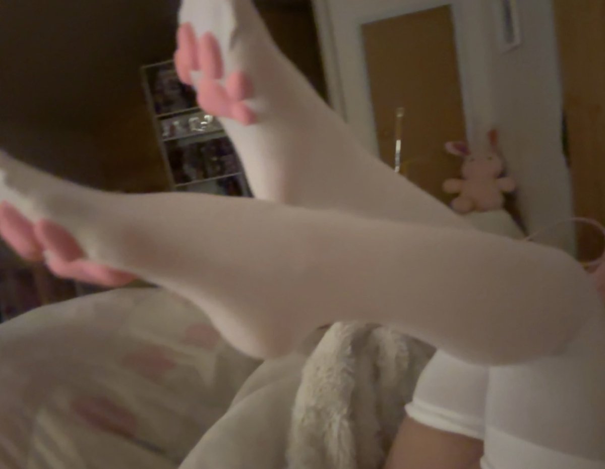 vanillized's tweet photo. these socks are kinda growing on me lol https://t.co/oUESOVIPk7