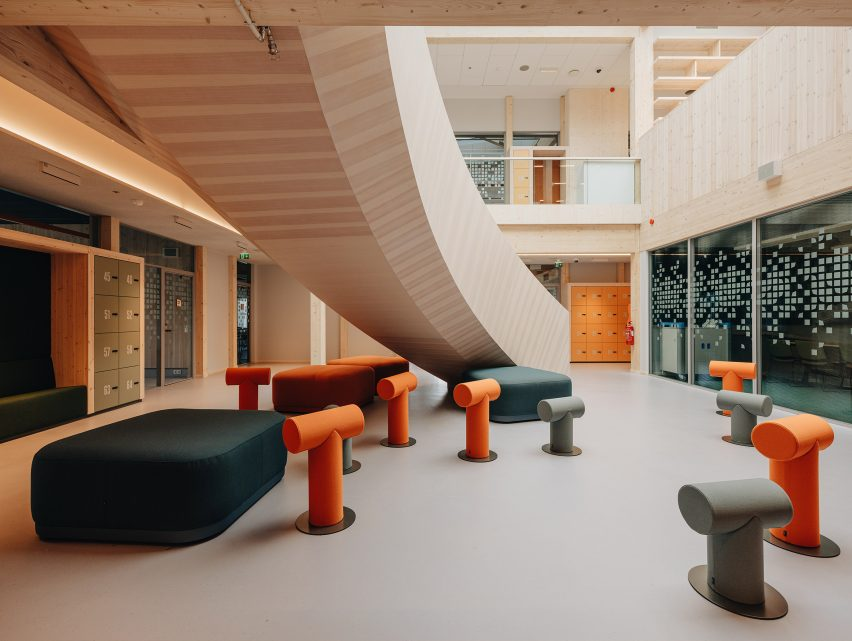 sandybeech4's tweet photo. Forbo incorporates discarded cocoa shells into Marmoleum flooring https://t.co/80AnlzH0G5 via @dezeen https://t.co/c3XiQmJ5QE