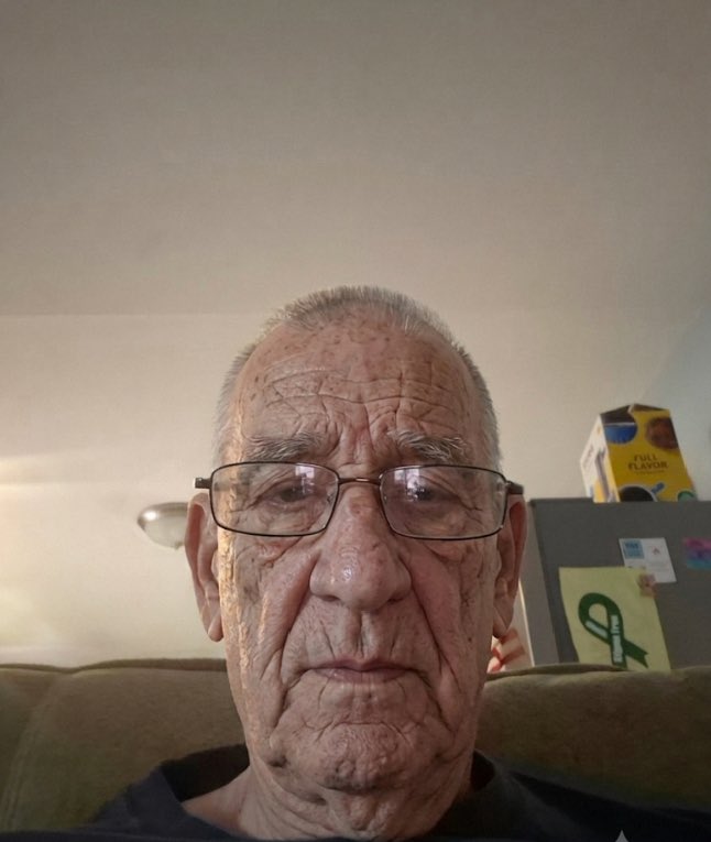 ArthurBernpd's tweet photo. Chat or FaceTime? I’m bored😑 https://t.co/6SWk1hCeT6
