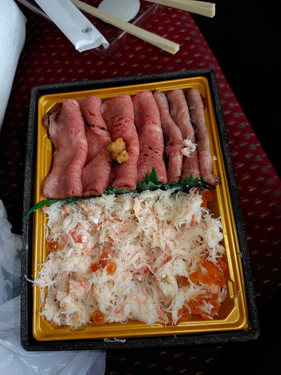 tosidan's tweet photo. 7月の旅行、四つ星ホテルに泊まるひがし北海道旅行4泊5日。
2日目の昼食は知床観光船　おーろら号で〈弁当〉を食べる。 https://t.co/8OkPajMN9R