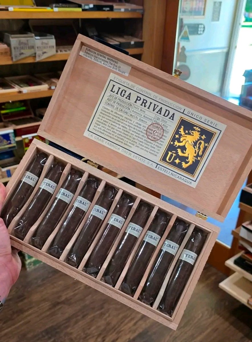 Phildel661's tweet photo. Come Have A Premium Cigar With Us, 
Liga Privada Unico Serie Feral Flying Pig cigars by Drew Estate https://t.co/bZ22NKwSMp