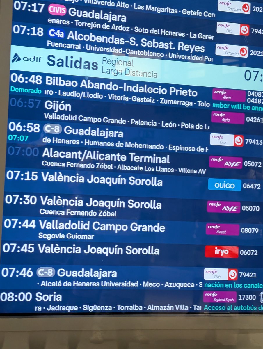 MasterUI_'s tweet photo. @Adif_es @CercaniasMadrid puntualidad al fallo. A ver lo que tardáis en salir, hacía una limpia en las dos empresas de puta madre https://t.co/UVp9B26NqV