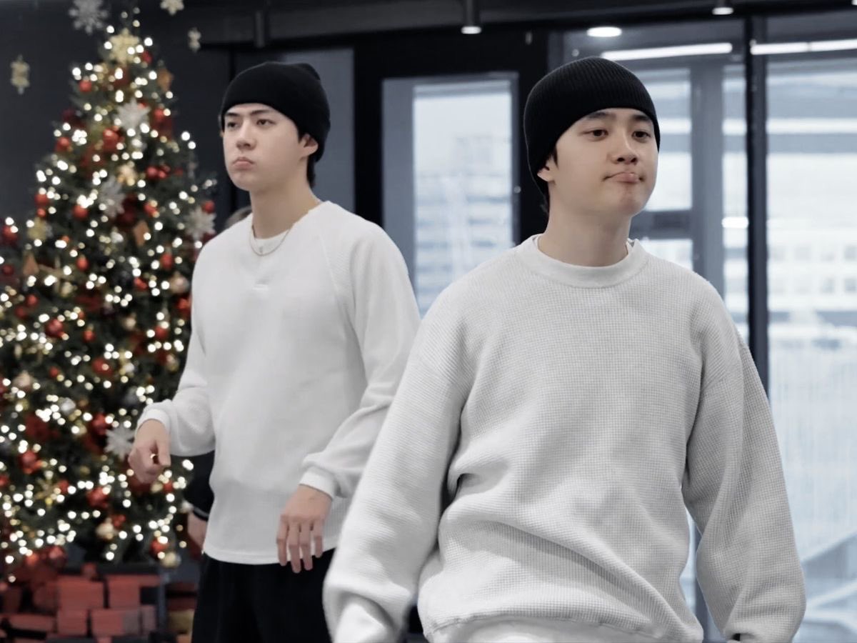 lforxoexo_'s tweet photo. sebenarnya aku suka sehun sama kyungsoo itu bukan karena ganteng doang tapi kepribadian mereka sih, satunya tuh kaya legowo apa adanya, dan ga neko2, kalau sehun karena dia tuh kelihatannya cuek tapi punya sifat lembut dan sehun tuh religius banget karena suka doa atau baca buku harian doa😭😭