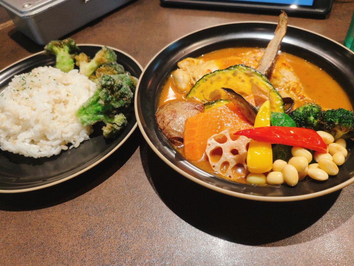 mk__ssk's tweet photo. スープカレー
12品目の野菜とチキン🍗
おなかはちきれそう🌟笑 https://t.co/FP2CQ2sd7V