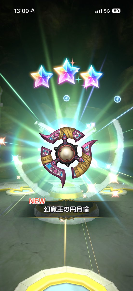 saida0087's tweet photo. 見た目欲しさで引いたら武器が先に出てちょっと困惑してる...
え、マジで頭以外の装備が欲しいんやけどガチャ追うのバカ過ぎるかな...？
#スマグロ https://t.co/dlke5IaqH1