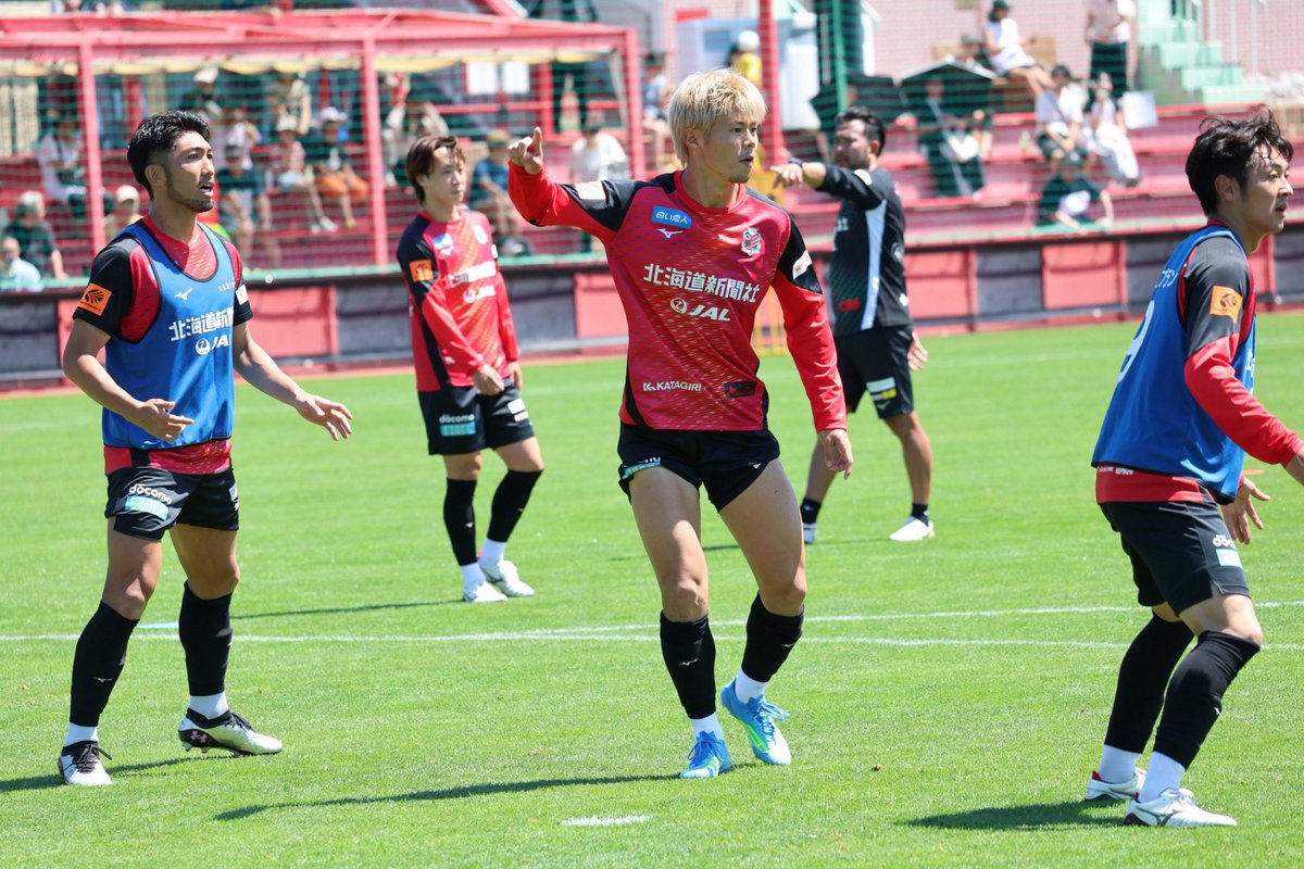 consaofficial's tweet photo. Training Photos📸

ホーム開幕戦まで後4️⃣日🔴⚫️
スタメンを掴むのは誰だ！

🏆明治安田J2リーグ 第1節
🆚#徳島ヴォルティス
🗓 8/8(土) 14:45KICKOFF
🏟#大和ハウスプレミストドーム

チケット発売中🎫
https://t.co/NCJoIoLVAd

#consadole #コンサドーレ https://t.co/65jQLilq1P