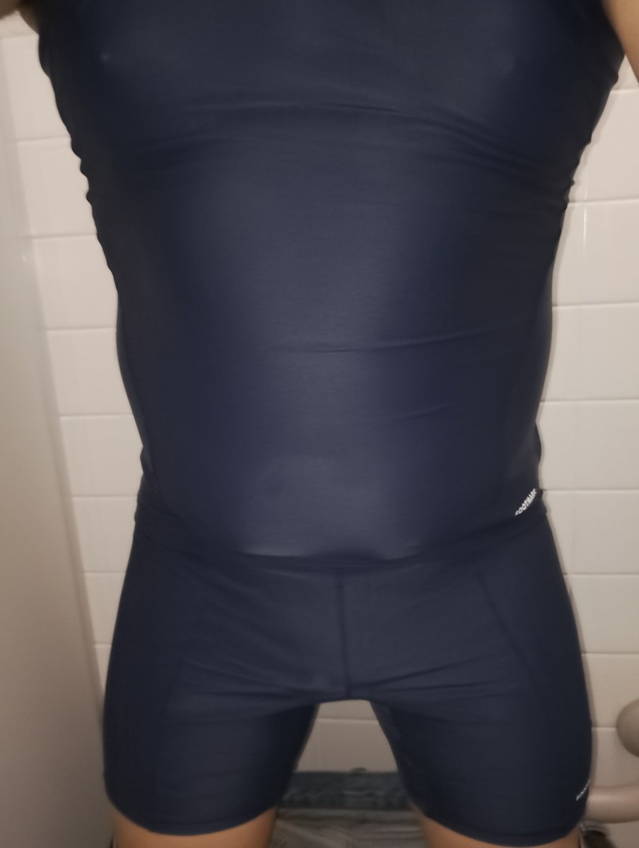 OSSlove29's tweet photo. ということでトイレでスク水❤
汗がすごい😊 https://t.co/YY8JaYJeqH