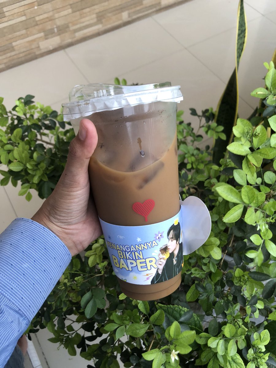 assayslove's tweet photo. @strawberyyw bedanya 1 Kopi yang 1 Teh 😍 https://t.co/A1TaAiwVmO