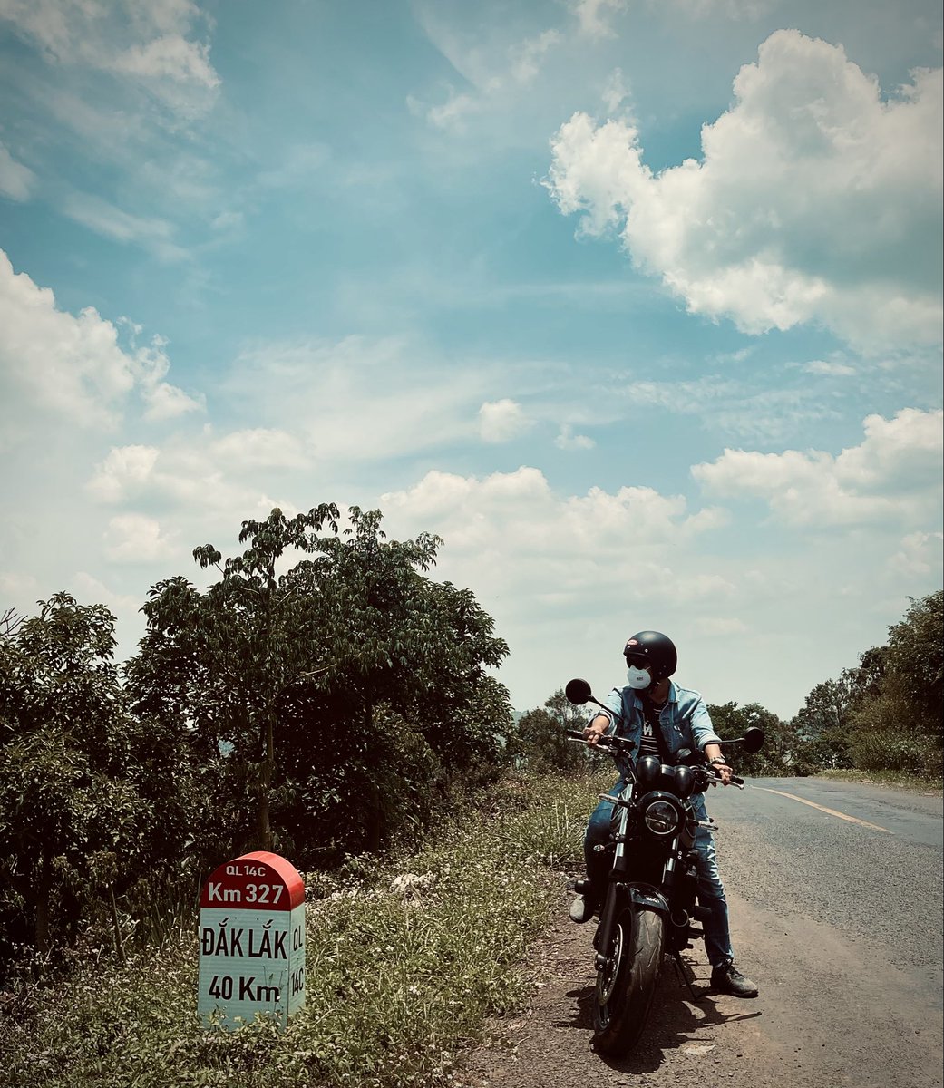 Haphamrxl11's tweet photo. - Hiếu kính không thể đợi, bởi vì cha mẹ mất rồi, muốn hiếu kính cũng chẳng còn cơ hội.
- Thanh xuân không thể đợi, bởi thời gian trôi qua, có nhiều tiền nữa cũng không mua lại được. https://t.co/wNrfHn0qhH
