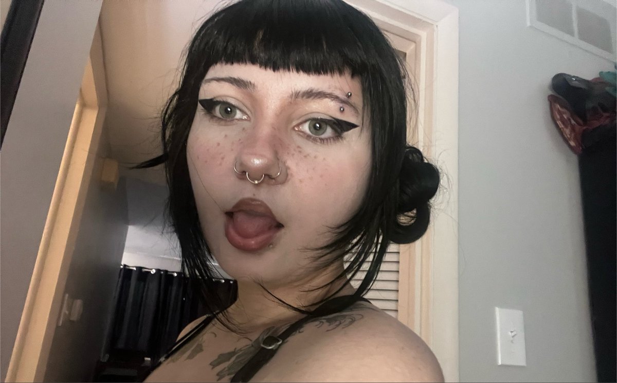 ecktsy's tweet photo. wat yall think about my new eyebrow piercing https://t.co/mAKAvsrSs1