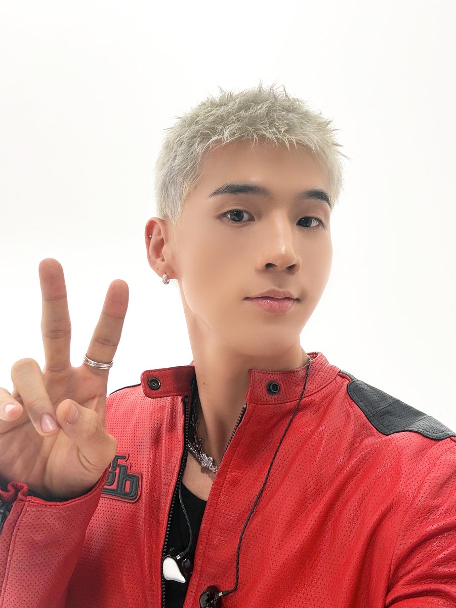 dddm_official's tweet photo. 카드 마술 보여줄까?

KARD | POSE.D Selfie.jpg

@KARD_Official

#KARD #카드 #BackToLife
#dddm #dududomusic #두두두뮤직 https://t.co/GlWc1gLLVh