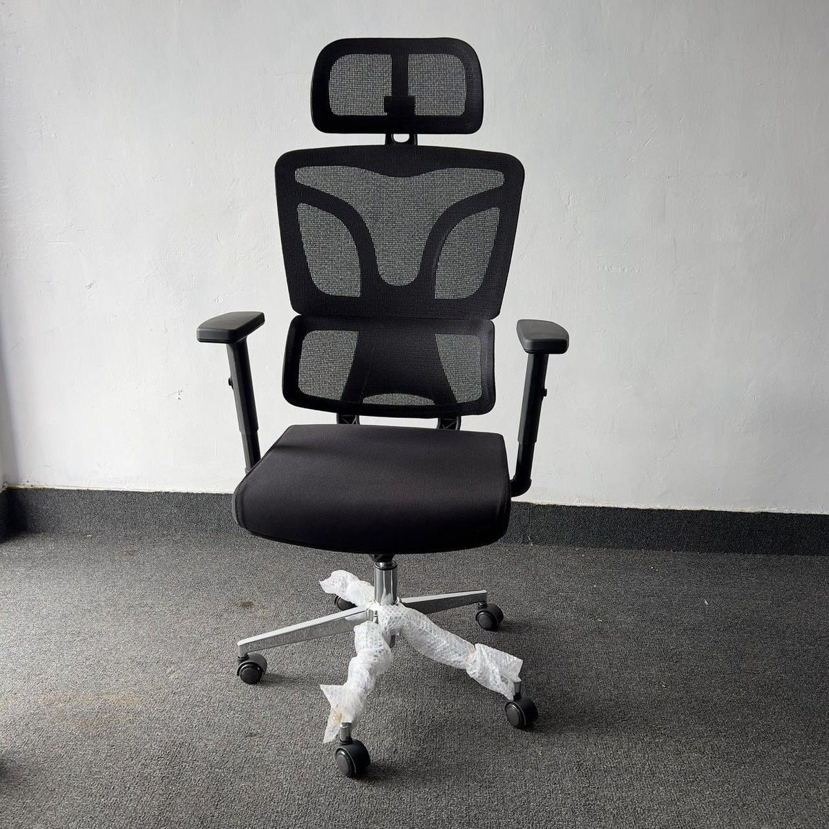mutemi_tony's tweet photo. @nyagoh_ @Its_Seneti I have this orthopedic chairs at my store for 17k. Contacts ni 0714398004 https://t.co/vlN9YtZEmS