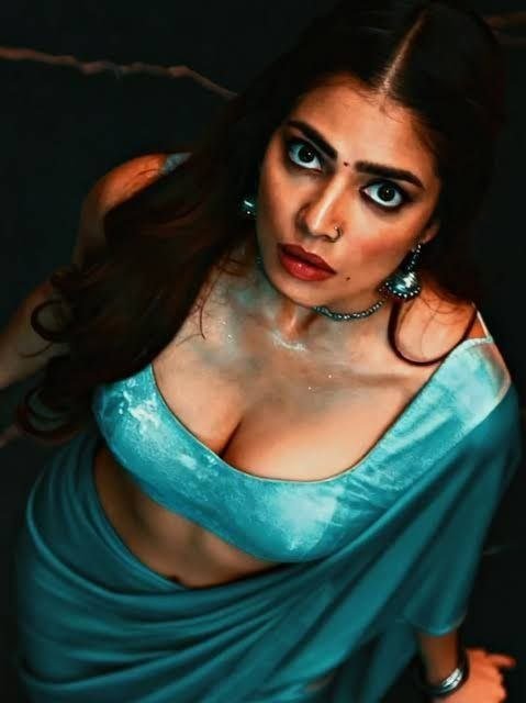 ComedyVira's tweet photo. Happy Birthday Hottest Mallu Malavika Mohanan ❤️ https://t.co/591lEmYdhA