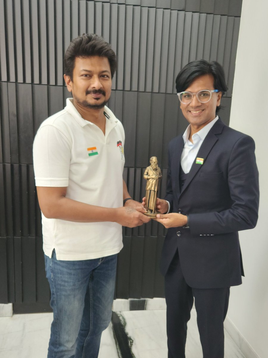 Mrsinha's tweet photo. For the past few days, @zoo_bear has been presenting himself as a male feminist (yes, after dog-whistling his zombie brothers after so many Hindu girls). But today when his Malik Udhaynidhi passed a disgusting comment against actress Trisha, he's hiding somewhere again.

Namak ka karz > Feminism