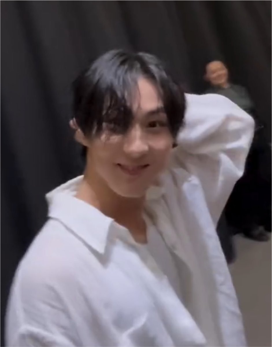 EN7ernally's tweet photo. 👤 jungwon! come in here jungwon~~
🐈 woah you’re so tall
👤 i am so tall, yes!
🐈 oh... (scratches the back of his head)

lmaoo my cutie 😭🤏🏻 https://t.co/F1qK9Zk8GV