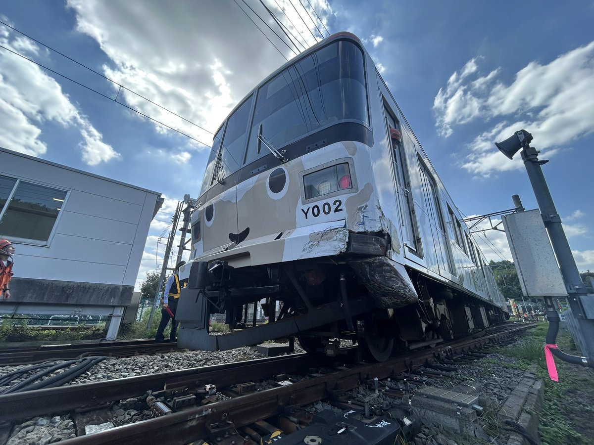 AOfcvq's tweet photo. こどもの国線トラックと衝突したY002編成の該当車輸送　
#東急#こどもの国線#事故 https://t.co/98FJZfoKwq