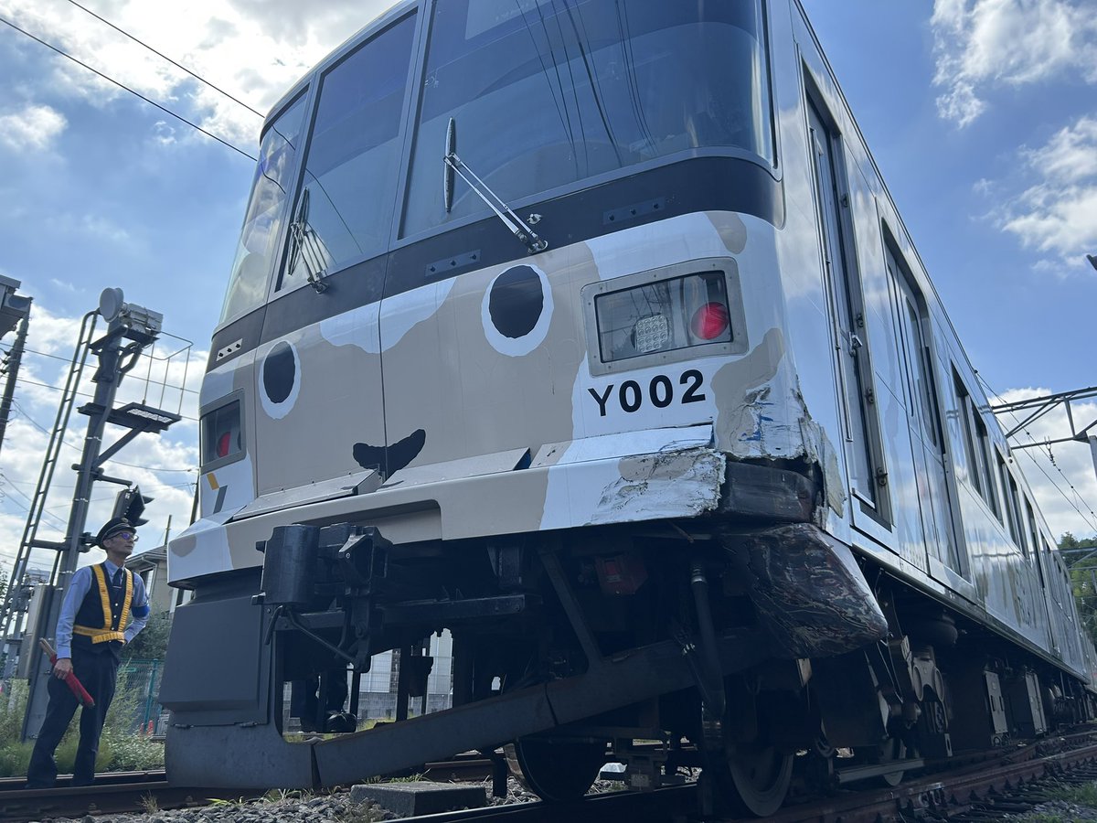 AOfcvq's tweet photo. こどもの国線トラックと衝突したY002編成の該当車輸送　
#東急#こどもの国線#事故 https://t.co/98FJZfoKwq