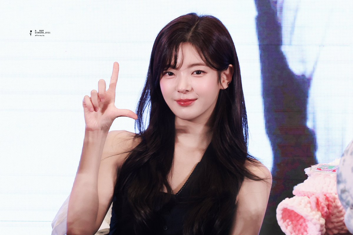 BS_0721's tweet photo. 260802 MS SHENZHEN 
LOVE🩵#LIA #리아 #ITZY #있지 https://t.co/BK4XQ8YWTb