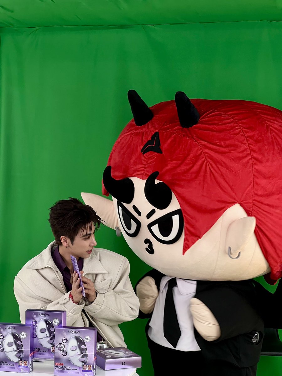 Suppawan2514's tweet photo. “นายท่าน”  กะ  “นายน้อย” แห่ง เด กัสโตร  ทำงานร่วมกันวันนี้ค่ะ…🖤😈

PERTHDOMIIA RADIANT GLOW

#LOrealHydrogelMaskxPerthDomiia https://t.co/T7gkwsXj0K