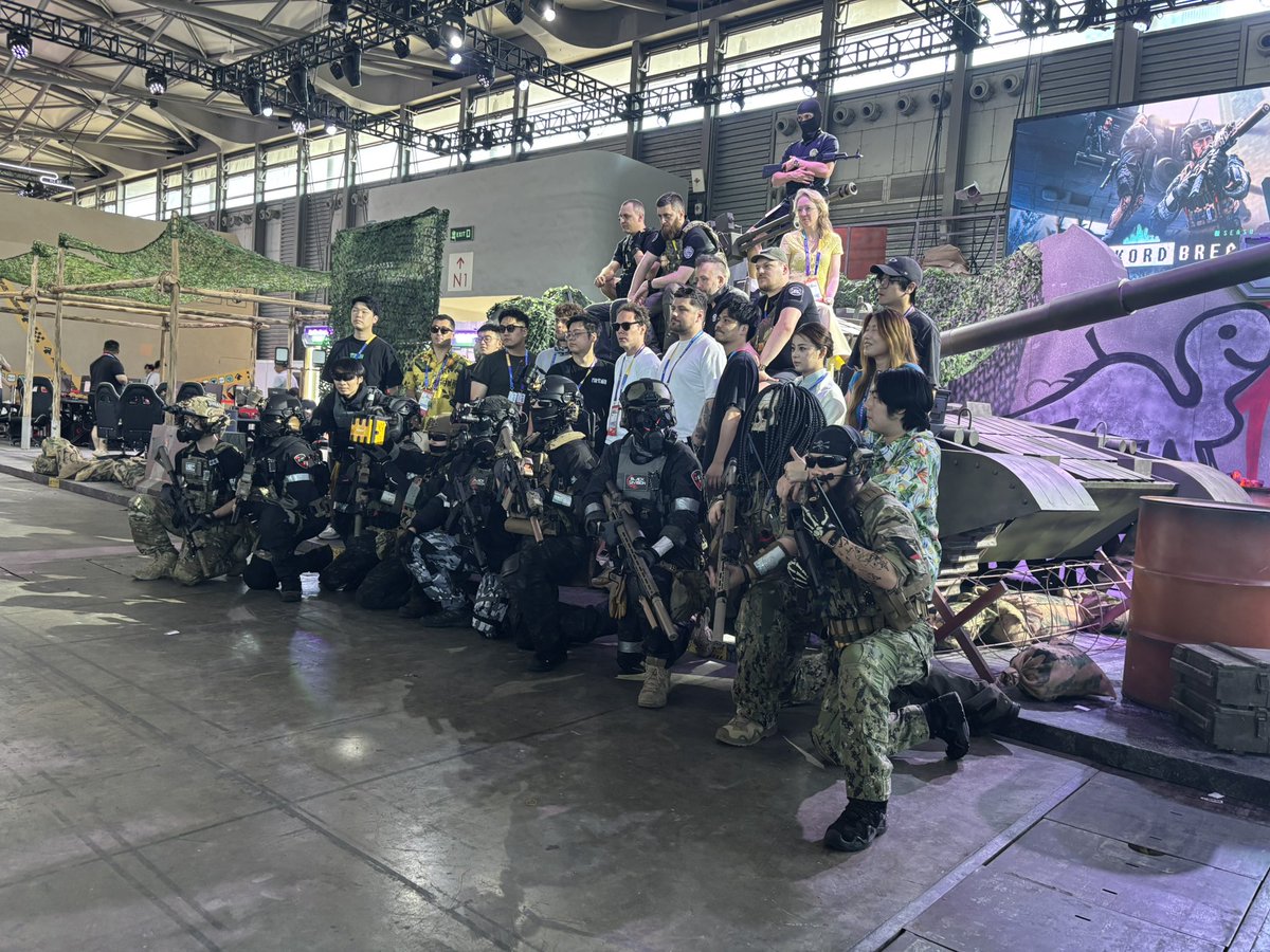 KarVyGavin's tweet photo. #TarkovCJ2026 #escapefromtarkov
CJ2026 was over, thanks again for the whole BSG that gave me such incredible pleasure and experience. And thanks the whole fifteen employees that sign on my KILLA card! That’s the biggest achievement for me! See you next time! https://t.co/lrOCxpGDsk