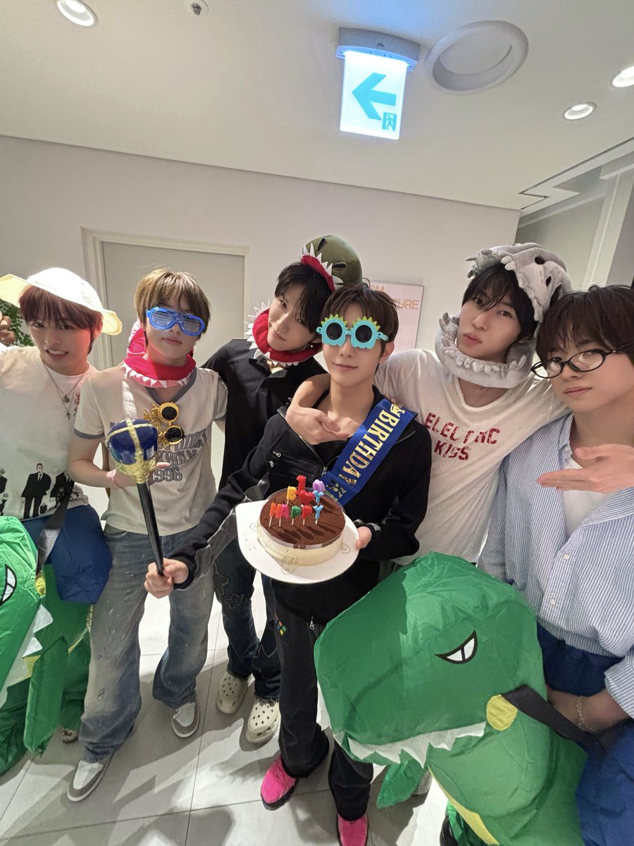 nctwishofficial's tweet photo. 🦭 • • • 🦖🦖🦖🦖🦖 .ᐟ  .ᐟ  .ᐟ  

#HAPPYRYODAY #NCTWISH https://t.co/1d5lPQbeGf