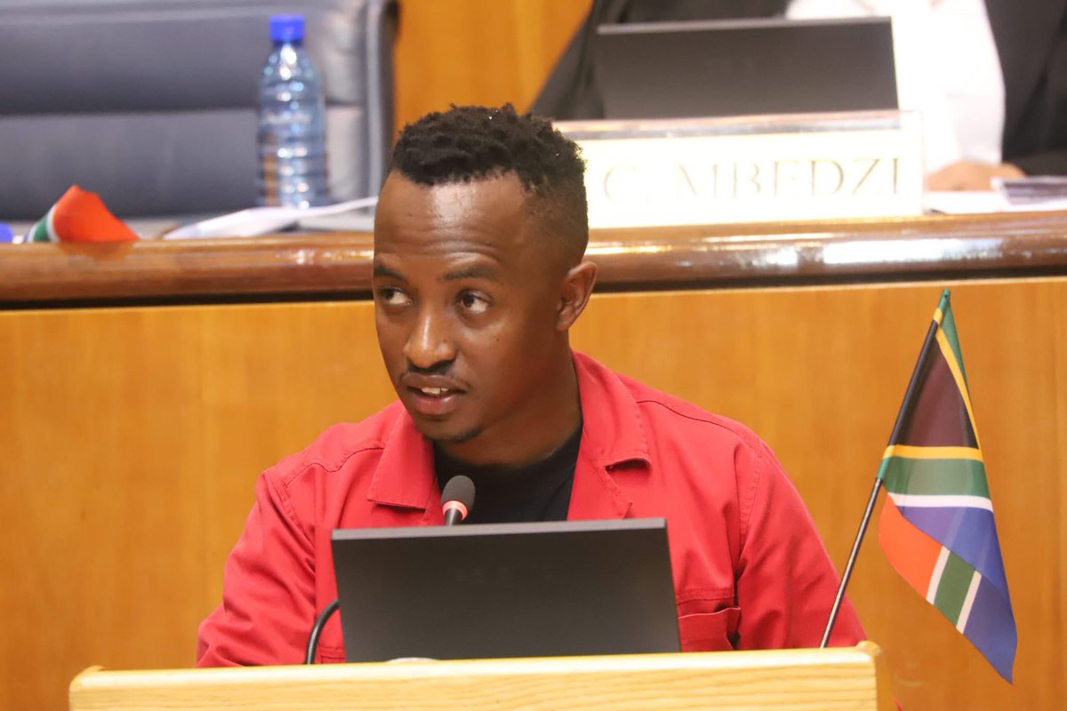 ApostleDeza's tweet photo. Fighters and Comrades, I present to you the EFF Mayoral Candidate for Lekwa-Teemane Local Municipality, Fighter Justice Dabampe! ✊🏿🚩

A committed servant of the people, ready to lead the people of Lekwa-Teemane towards a better future.

Victory or Death! #RegisterToVoteEFF https://t.co/2Vb6O6FuZ8