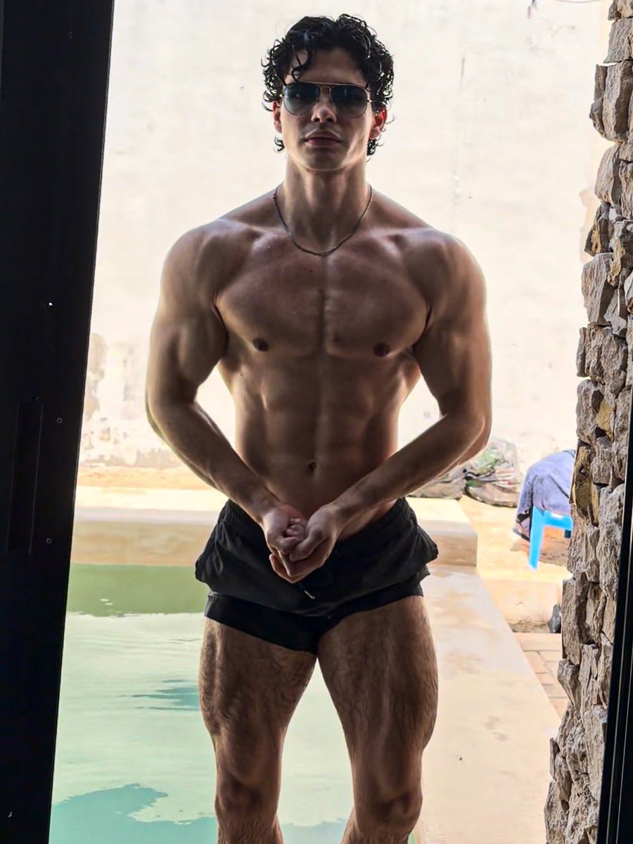 yaniv1x's tweet photo. Cómo tener un buen físico como el de cbum, o como yo 🗣️🔥 https://t.co/CoSLFzFb0r