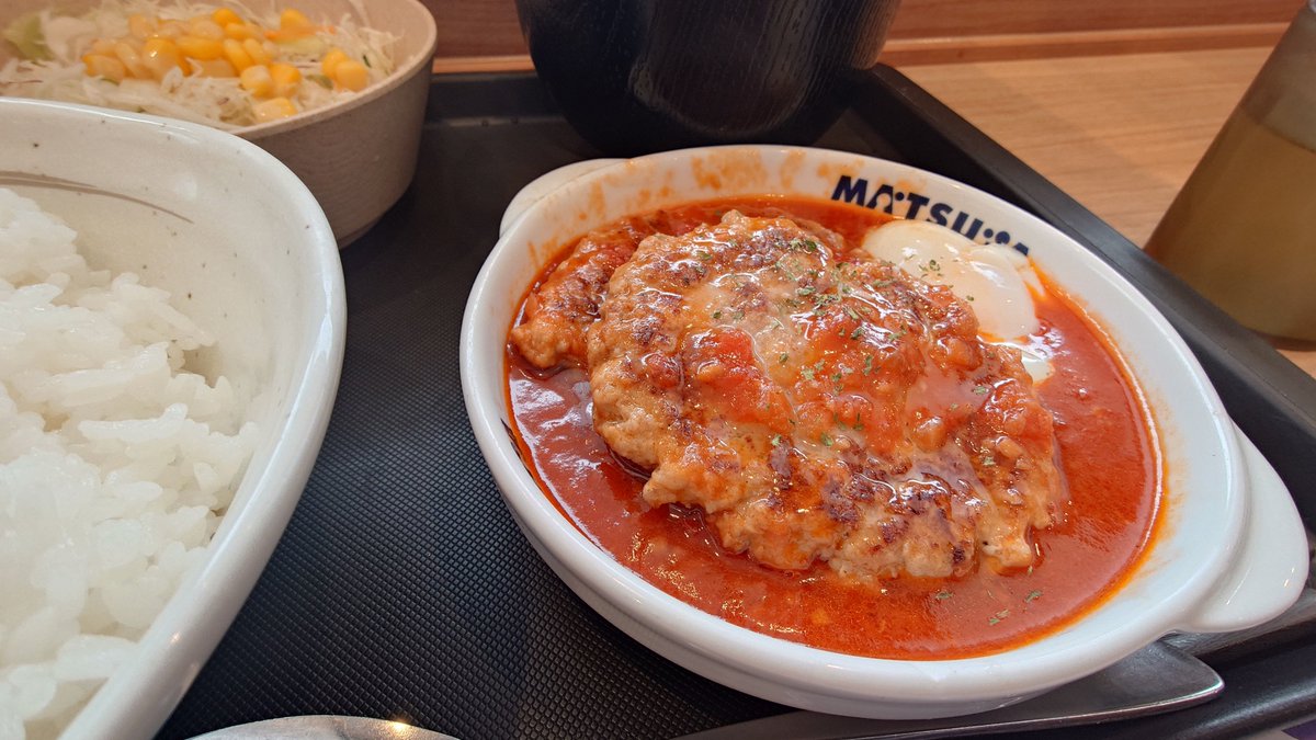 kae__wind's tweet photo. 昼ごはん。おぼろげながら聞こえてきたんです。

「うまトマを食え…うまトマを食え…」って敷嶋社長の声で……… https://t.co/ZuAwmTvOGc