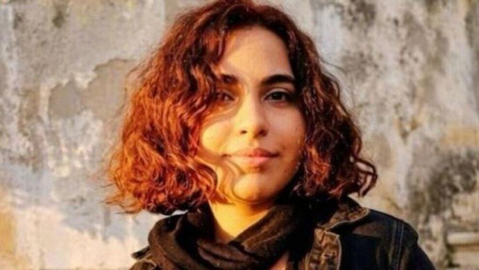 jiyanKomin's tweet photo. İran'ın İsfahan kentinde aktivist Mehşad Keşani, hakkında açıldığı belirtilen yeni bir soruşturma kapsamında sivil giyimli güvenlik güçlerince yeniden gözaltına alındı. Keşani'nin, "ülke güvenliğini bozmak" ve "kamu düzenini bozmak" suçlamalarıyla karşı karşıya olduğu bildirildi. https://t.co/lCkOi9LCjr