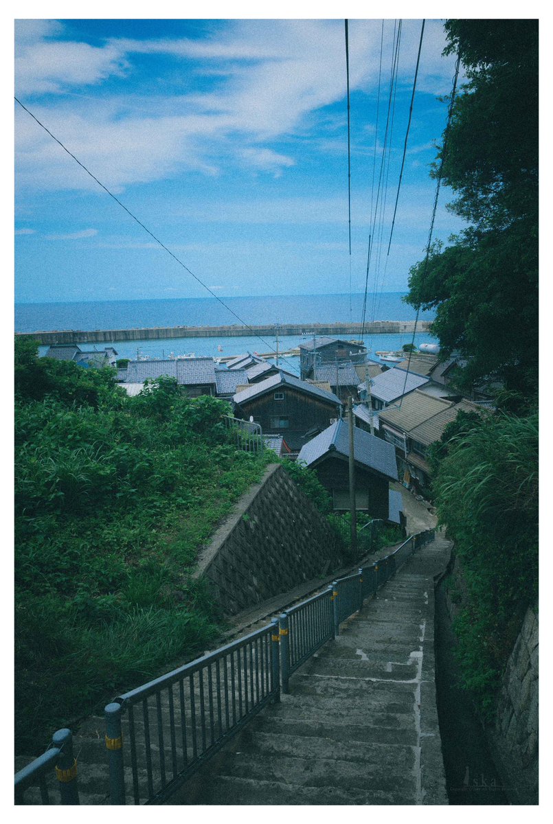 Iska_TOSHIKAZU's tweet photo. 海沿いの町 https://t.co/Errsb95rTS