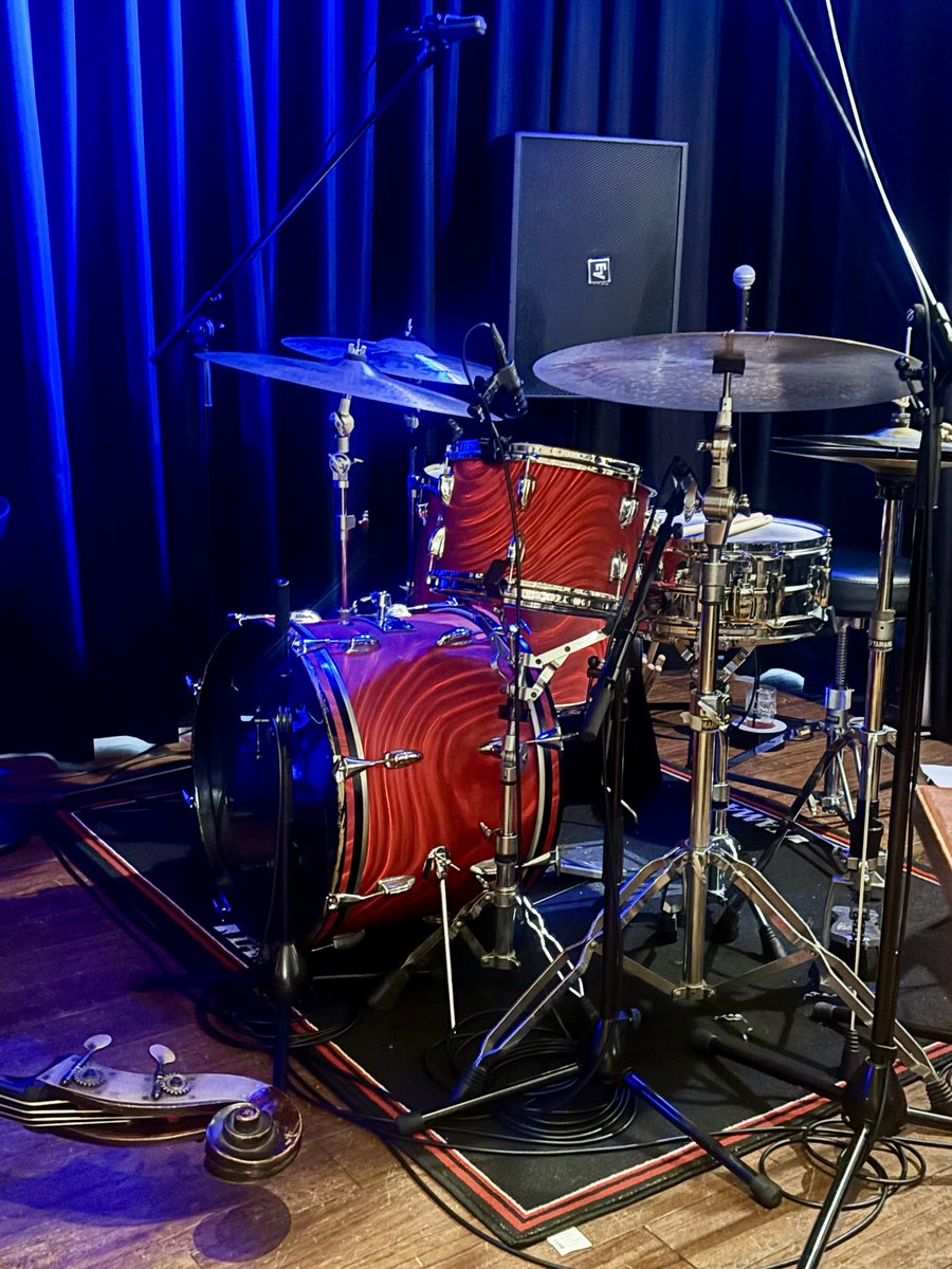 yuki_rdd's tweet photo. 大阪GALLONでライブ🥁
安定のトリオ最高でした🤩
1週間振りに(笑)
FUYUさんファミリーのみんなとも会えて
めちゃくちゃ楽しかった✨ https://t.co/SgqRI97OZW